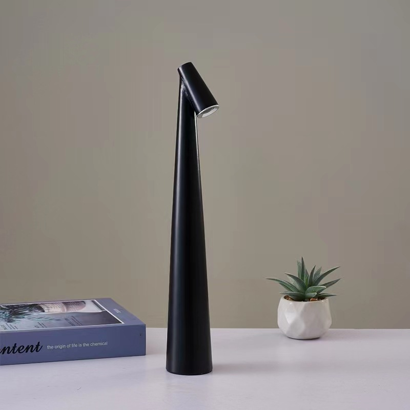 Lumina | Elegante minimalistische Tischlampe 0