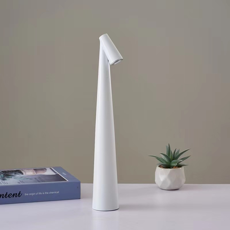Lumina | Elegante minimalistische Tischlampe 8