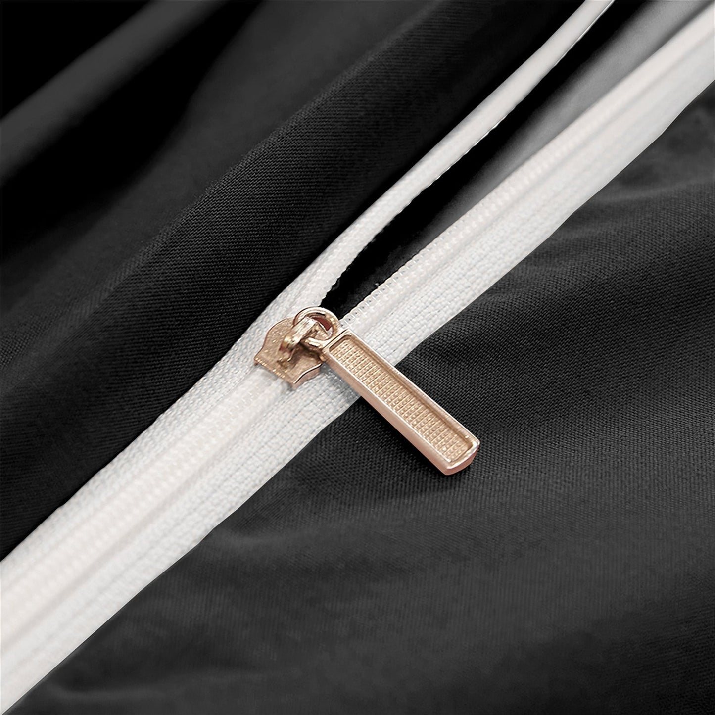 MidnightPetals – Elegantes Bettwäscheset in Schwarz und Gold 5
