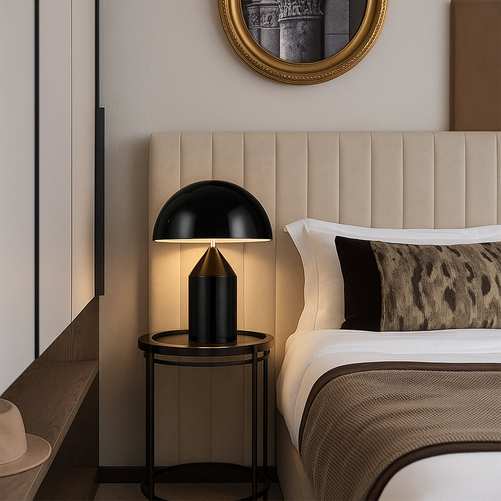 Minimalistische Tischleuchte mit raffinierten Linien 6