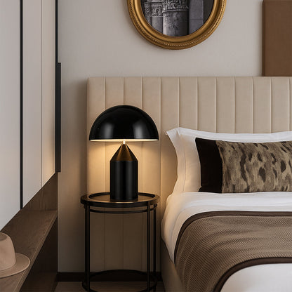 Minimalistische Tischleuchte mit raffinierten Linien 6