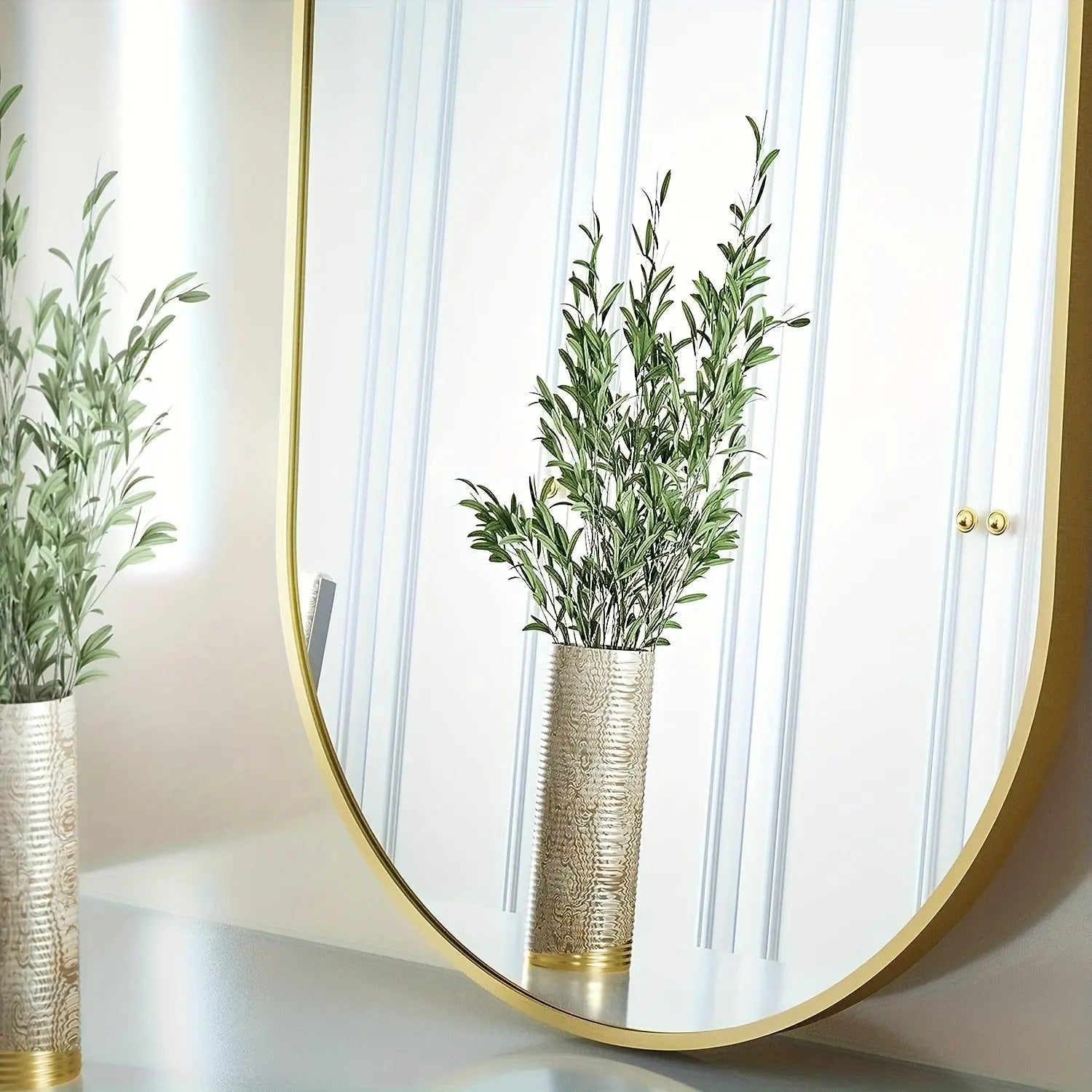 MirrorLuxe – Elegante ovale Spiegelung 5