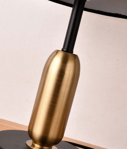 NoirBeam – Schlichte Tischleuchte in Gold und Schwarz für dezente Beleuchtung 4