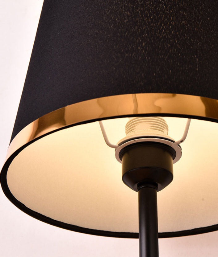 NoirBeam – Schlichte Tischleuchte in Gold und Schwarz für dezente Beleuchtung 5