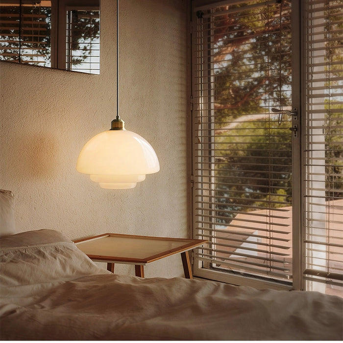 ZartGlanz Pendant – Ivory-Colored Glass Lamp