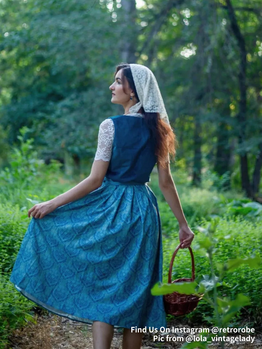 Oktoberfest-Dirndl aus Kunstfleece mit Schürze 2