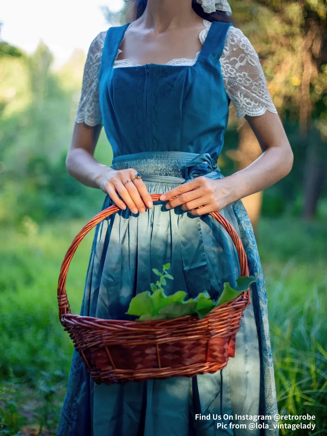 Oktoberfest-Dirndl aus Kunstfleece mit Schürze 3