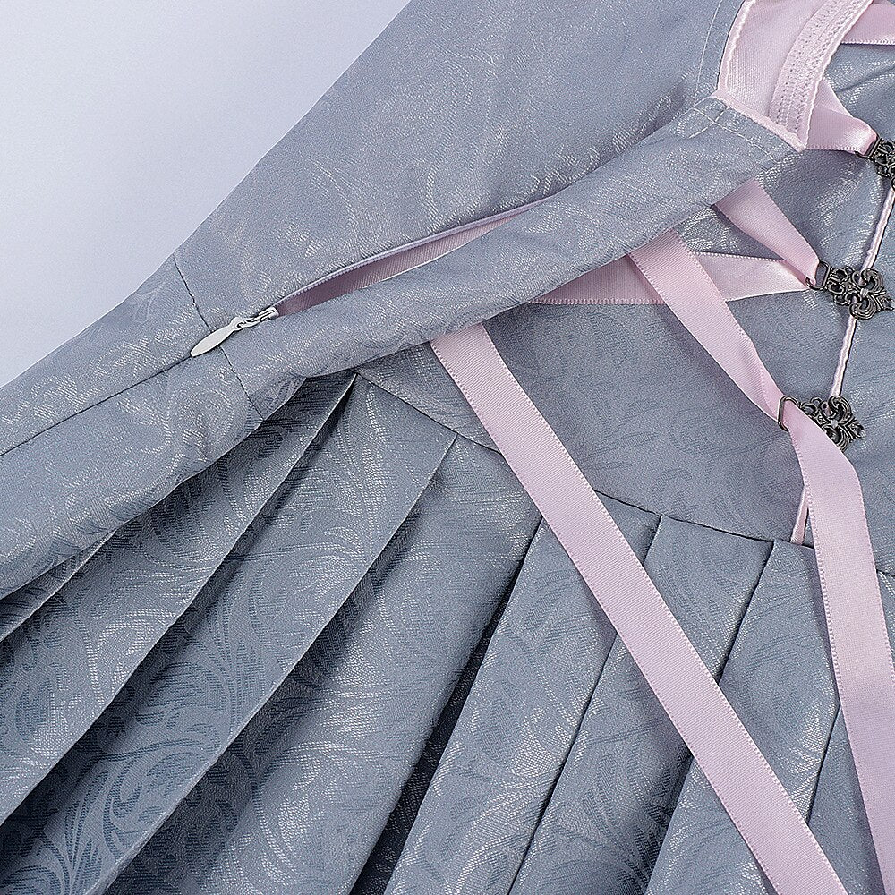 Oktoberfest-Dirndlkleid in Grau mit rosa Spitzenschürze 3