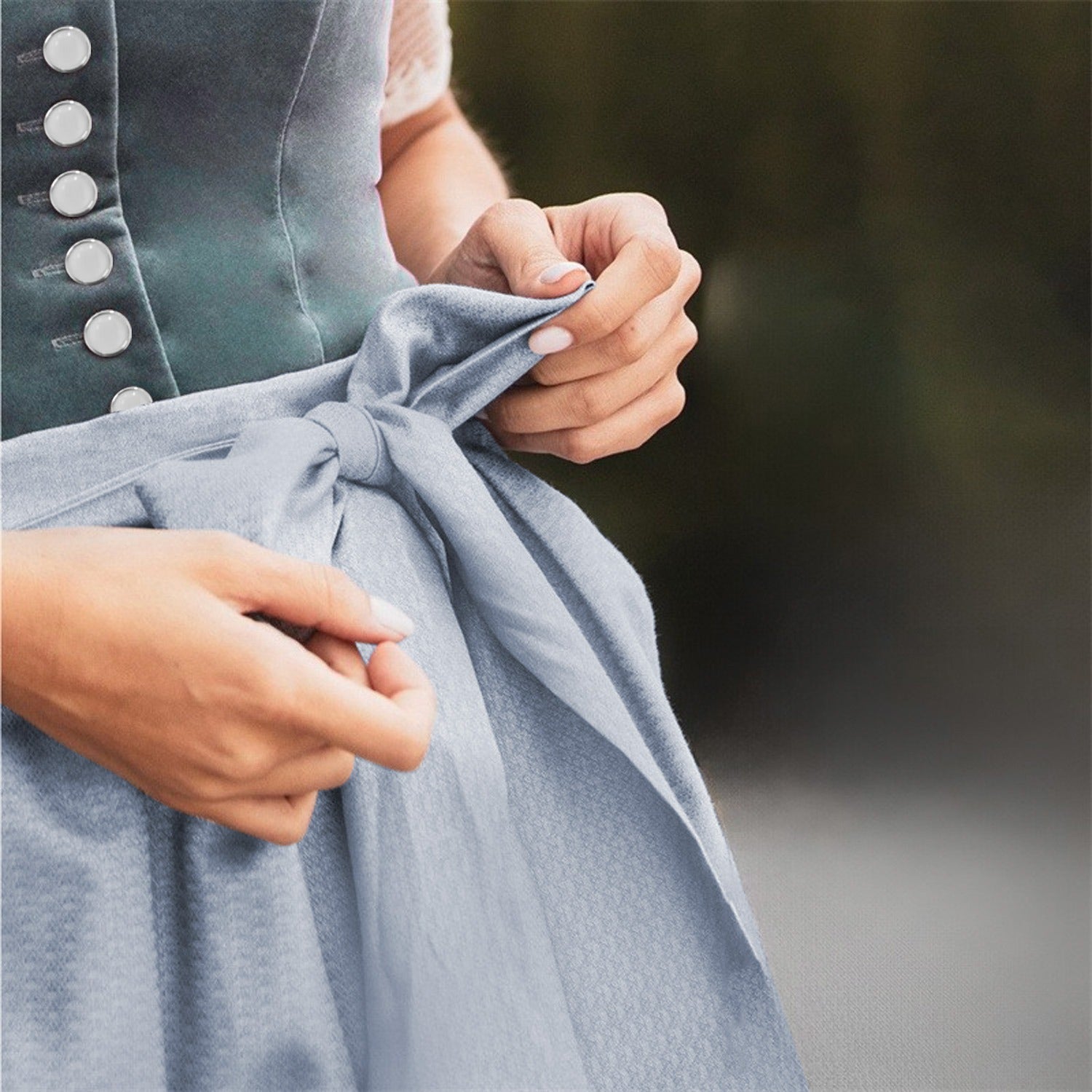 Oktoberfest Damen Dirndl grau mit Schürze 5