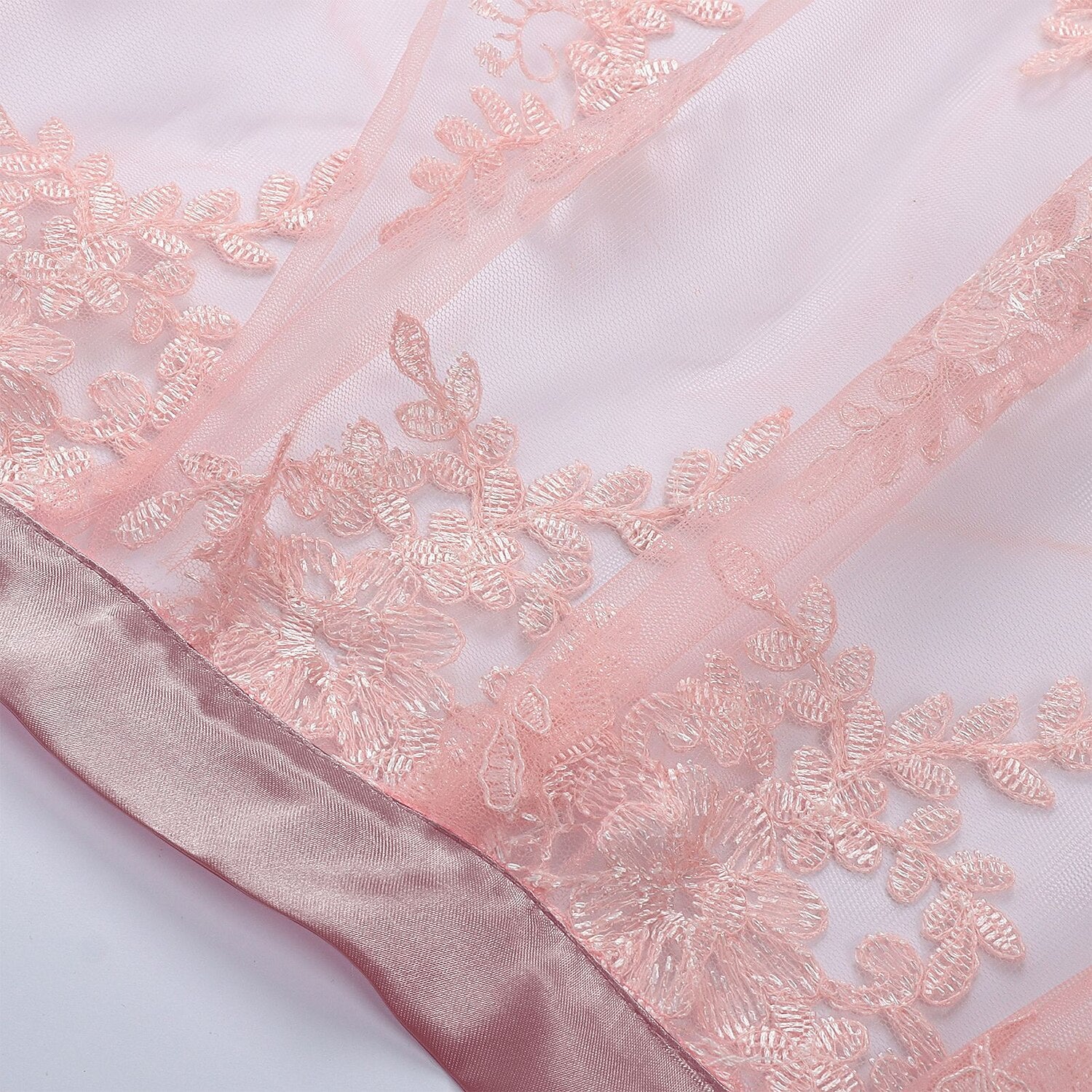 Oktoberfest Dirndlkleid mit Stickerei in Rosa mit Spitzenschürze und Bluse 6