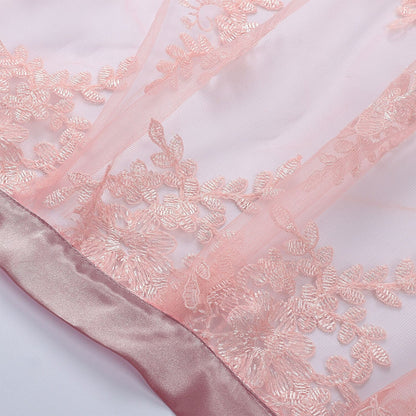 Oktoberfest Dirndlkleid mit Stickerei in Rosa mit Spitzenschürze und Bluse 6