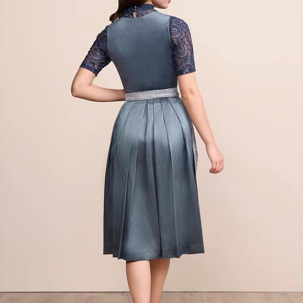 Oktoberfest Dunkelblaues klassisches Dirndlkleid mit Schürze 1