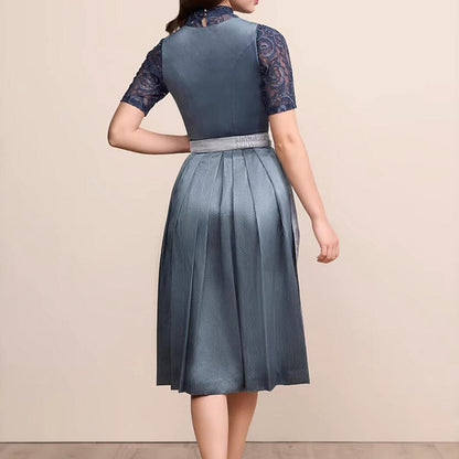 Oktoberfest Dunkelblaues klassisches Dirndlkleid mit Schürze 1