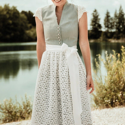 Oktoberfest Grünes elegantes Dirndlkleid mit floraler Spitzenschürze 0