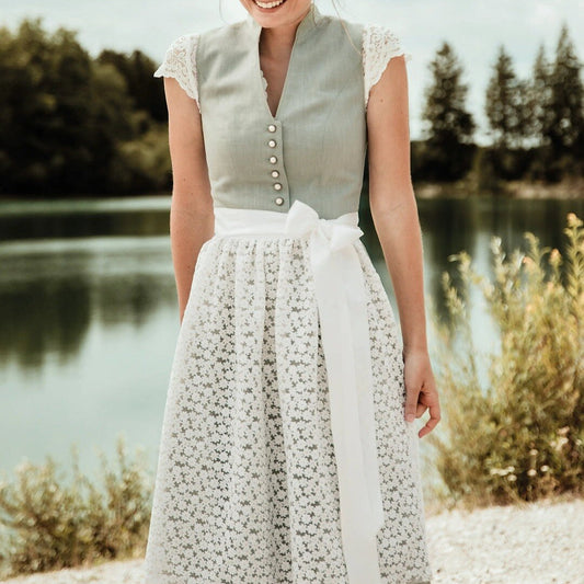 Oktoberfest Grünes elegantes Dirndlkleid mit floraler Spitzenschürze 0