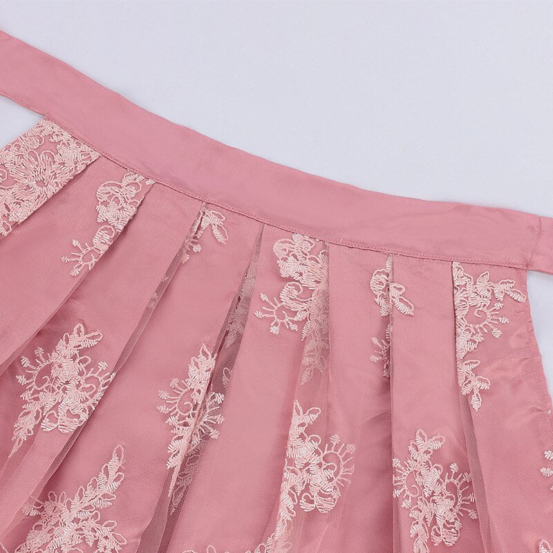 Oktoberfest Rosa Dirndlkleid mit bestickter Schürze und Bluse 7