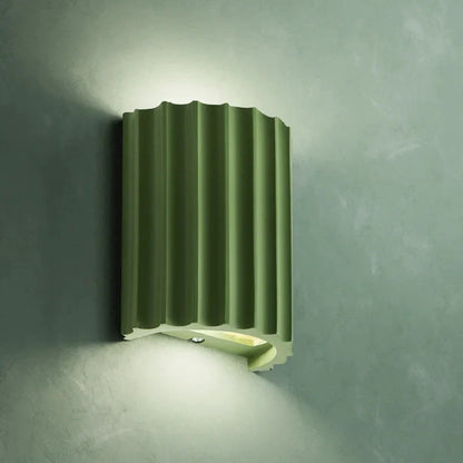 Lampada da parete moderna in resina – Illuminazione artistica per interni contemporanei