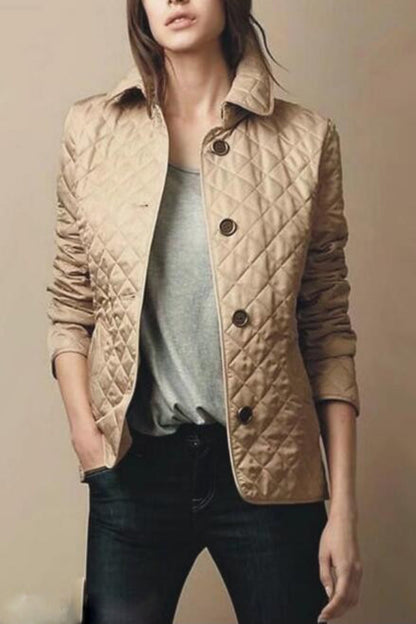 Sienna | Leichte Damen-Winterpufferjacke mit klassischen Knöpfen 2
