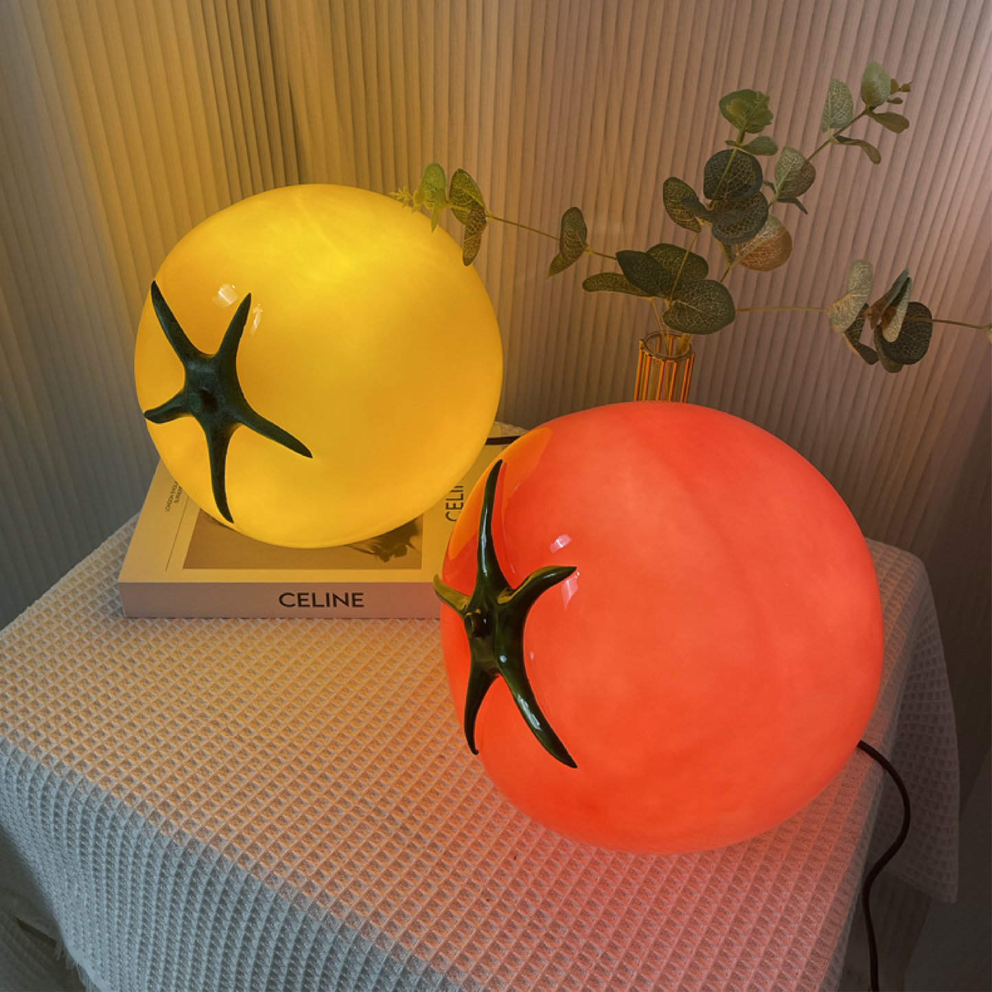Statuenhaft | Dekorative Tomaten-Tischlampe 1