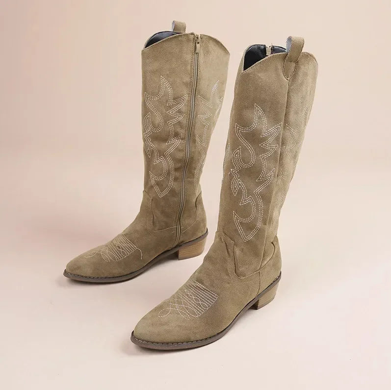 Stilvolle Damen Cowboy-Stiefel aus Wildleder mit Blockabsatz und Stickerei – Elegante Boho-Stiefel für modebewusste Frauen 4