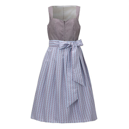 Traditionelles bayerisches Dirndlkleid mit gestreifter Schürze 1