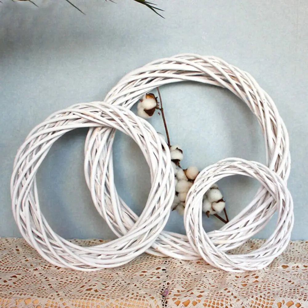 Weißes Wunder | Luxuriöser Rattankranz für Weihnachten 2