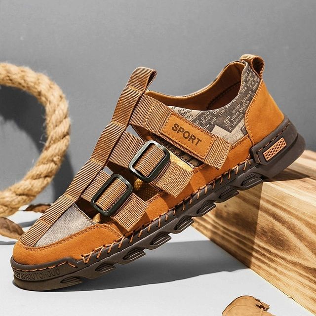 https://cdn.shopify.com/s/files/1/0748/5590/7594/files/ademende-zomersandalen-heren-bruin.jpg?v=1741165119