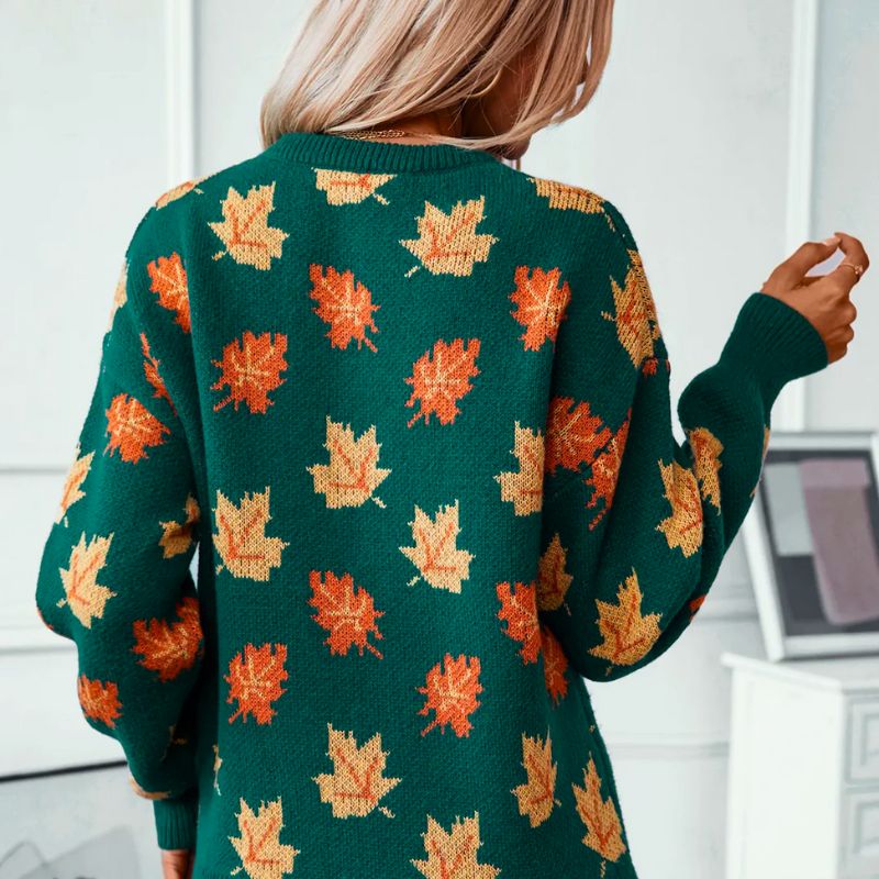 Comfortable pullover with maple leaf details for a stylish autumn