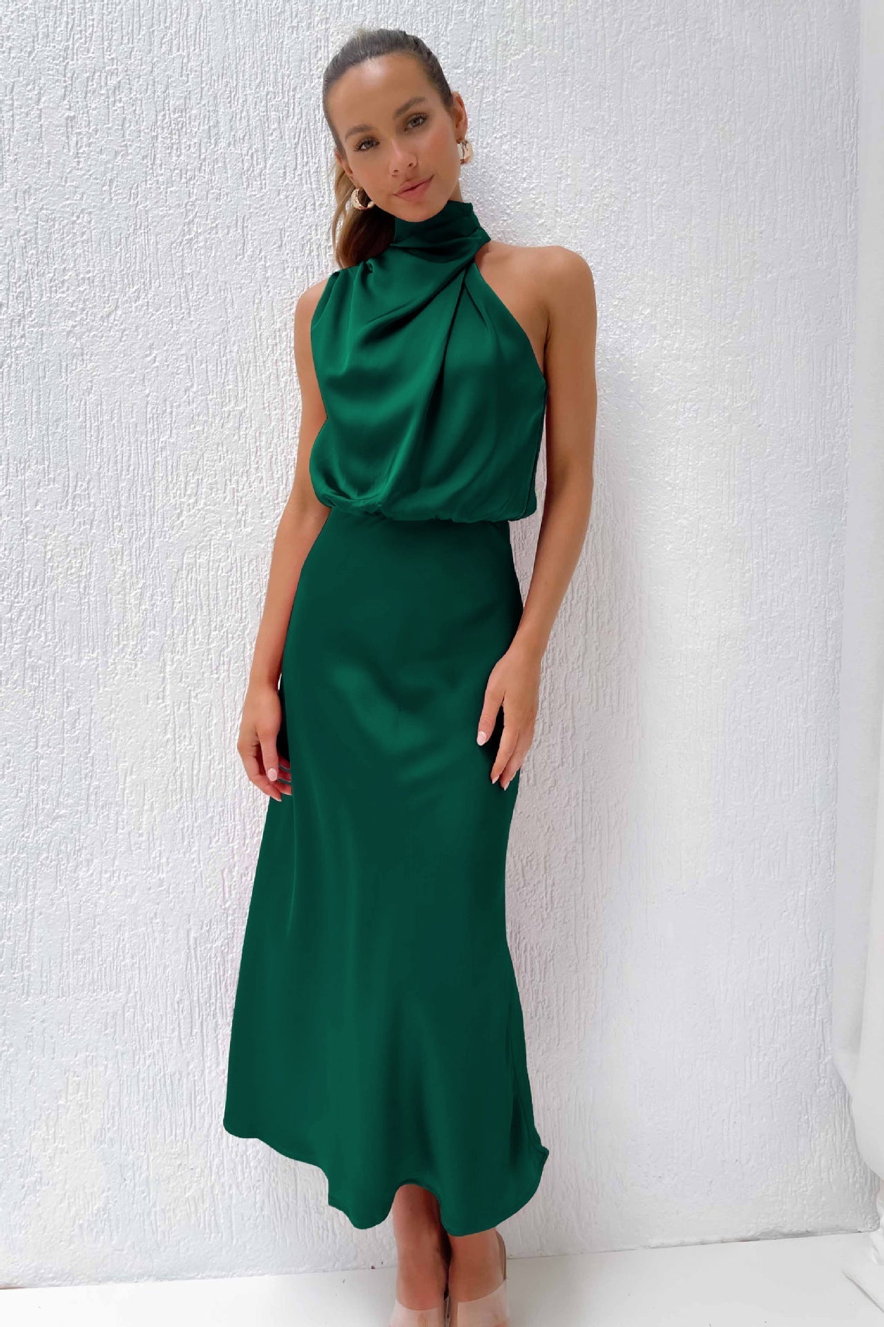 Carlina – Long satin dress with halter neckline – Elegant, flowing & ideal for special occasions