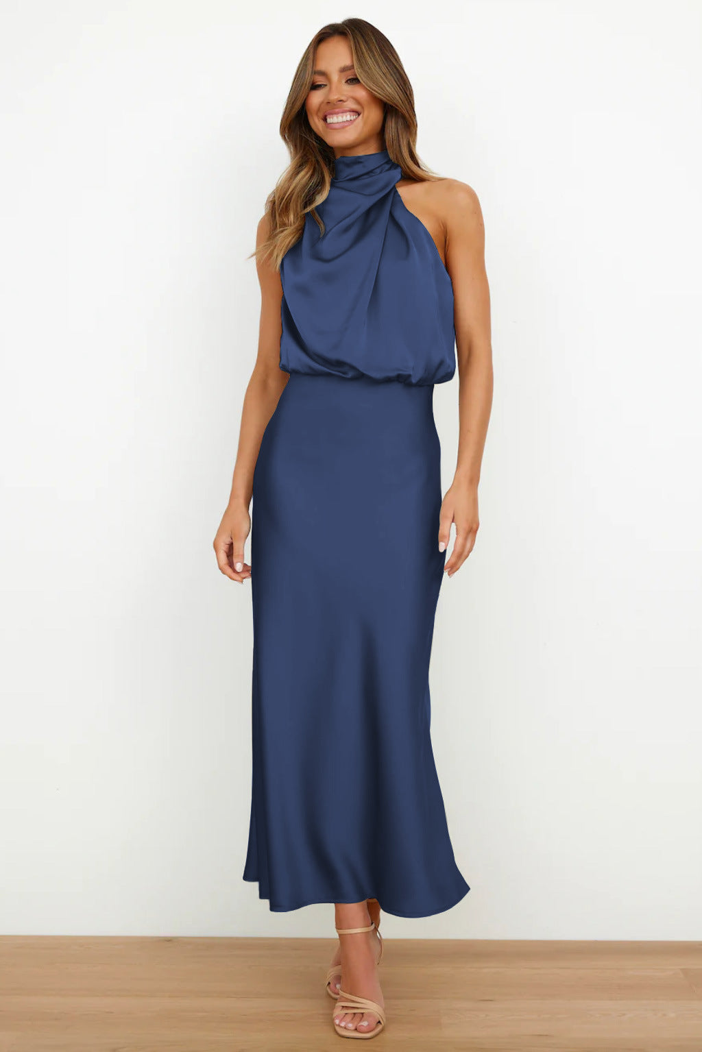 Carlina – Long satin dress with halter neckline – Elegant, flowing & ideal for special occasions