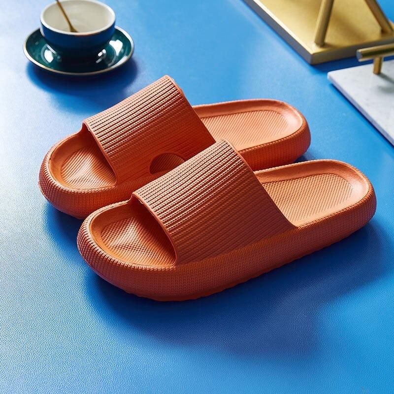 https://cdn.shopify.com/s/files/1/0748/5590/7594/files/comfortabele-herenslippers-gezonde-voet-oranje.jpg?v=1738960815