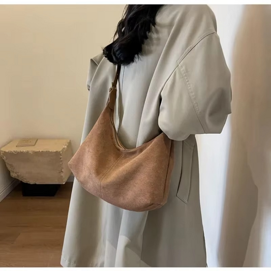 Mala de senhora vintage em camurça com design em meia-lua – Mala preta elegante para qualquer ocasião