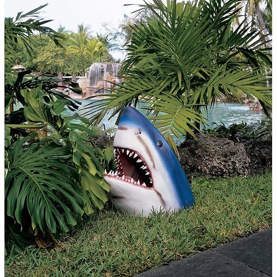 Hai garden sculpture – Weatherproof wall decoration for outdoor use with maritime flair – Blue resin look for unique garden design