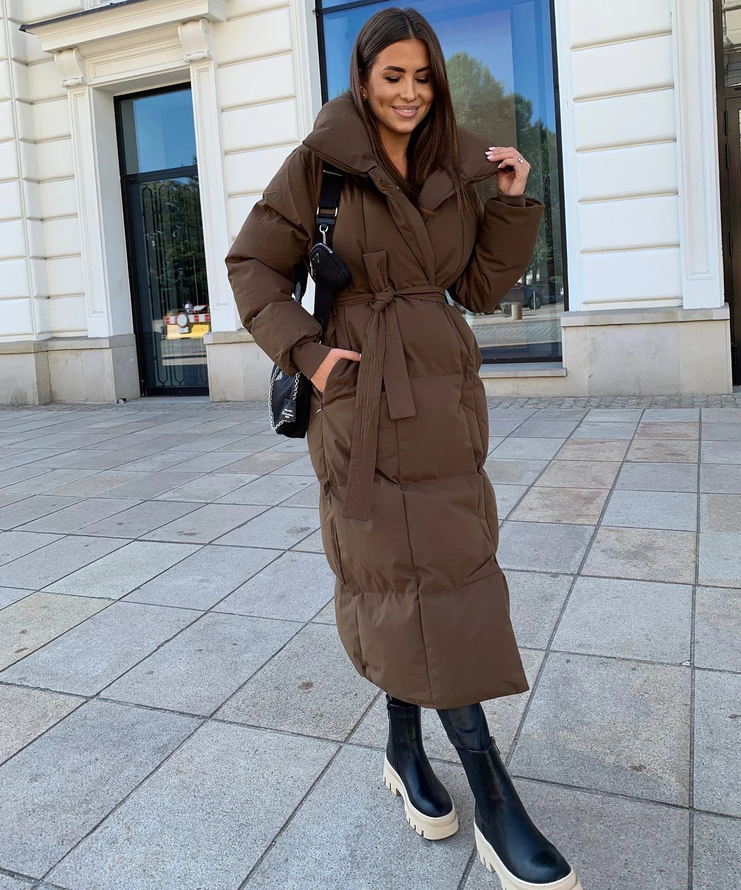 Elegant long winter coat with adjustable belt for optimal comfort