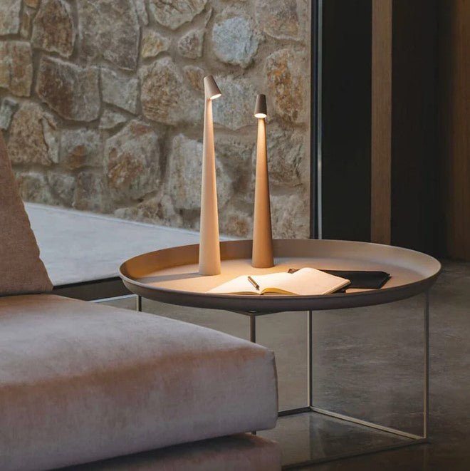 Lámpara de escritorio LED minimalista – Iluminación delgada y moderna para áreas de trabajo