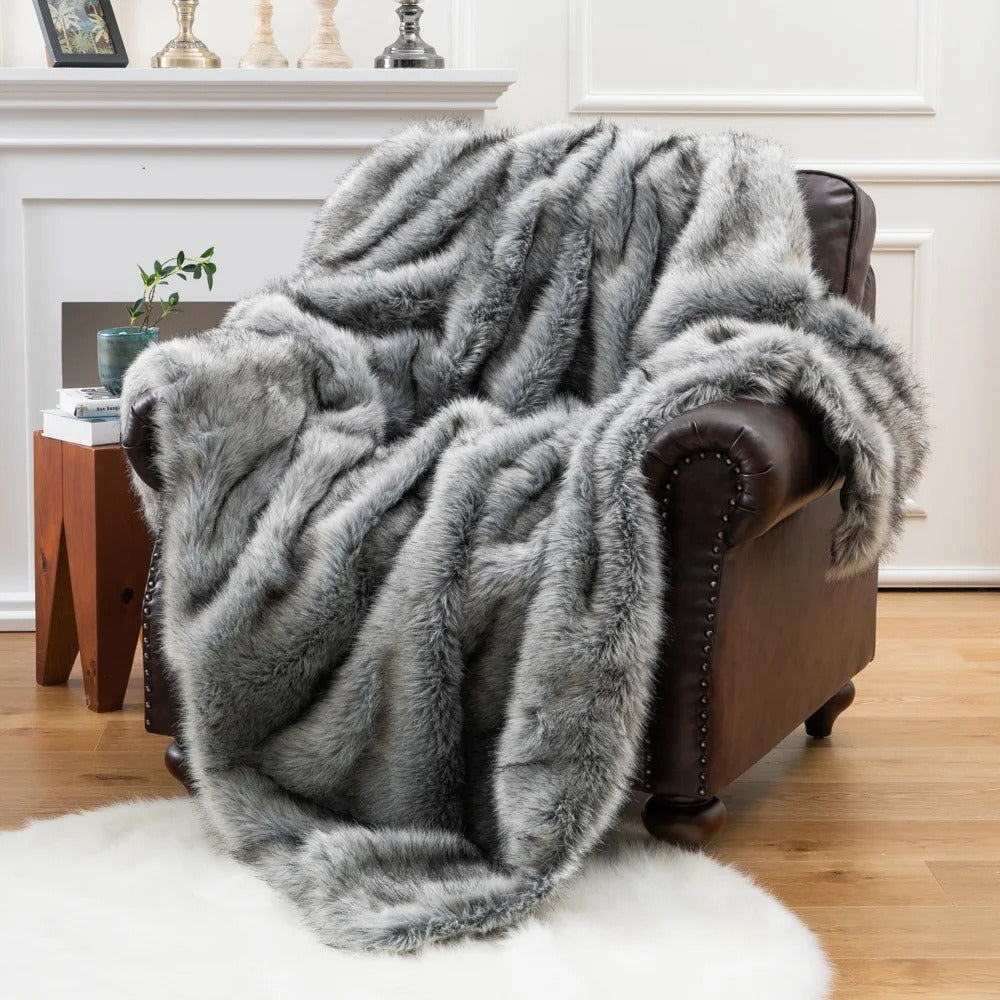 GlanzFlausch – Glamorous Faux Fur Blanket
