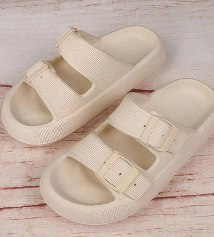 https://cdn.shopify.com/s/files/1/0748/5590/7594/files/waterdichte-wolkachtige-herenslippers-beige.jpg?v=1742451846