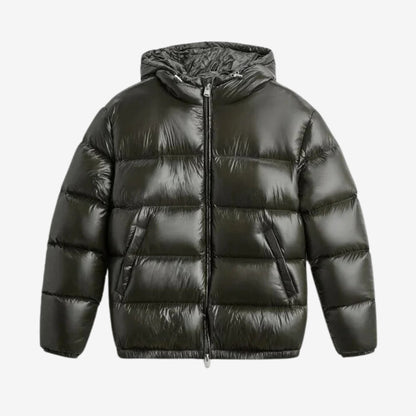 Winter wonder: Versatile puffer jacket for style and warmth